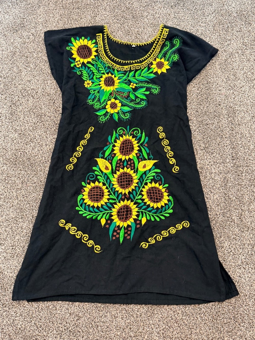 Embroidered Sunflower Dress Women's Size L Grande New without tag
